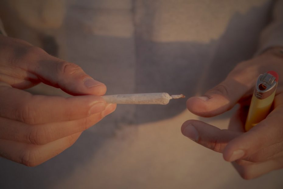 How to roll a joint without a filter